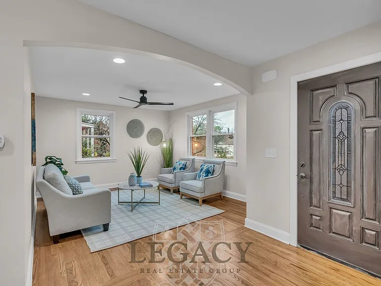 719 Woodmere Dr — Photo 2