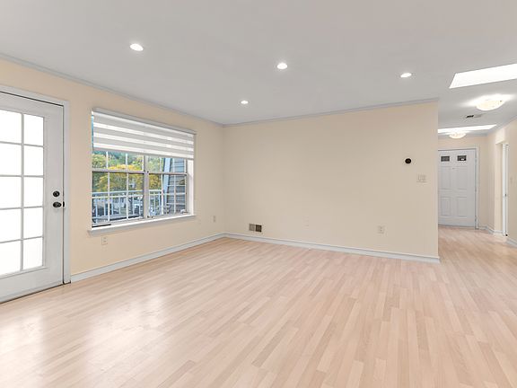 4th image of 800 River Rd APT 333