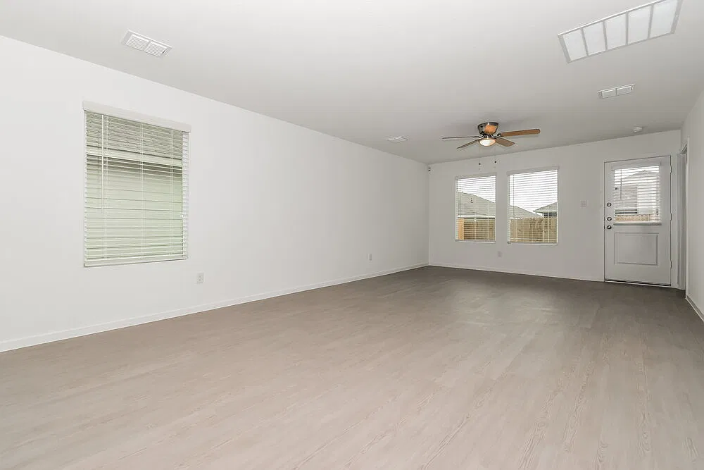 3 bed, 2.0 bath, 1402 sqft, $1,755 — Photo 4