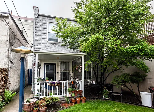 2840 N Southport Ave #COACH HOUSE Photo 1