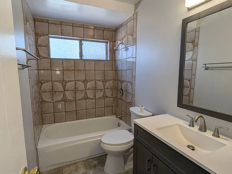 17031 Pinehurst Ln — Photo 10