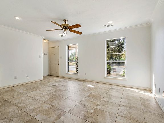 4th image of 608 Corregidor Dr #B