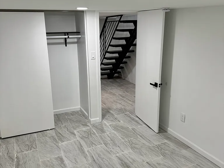 2144 W Grange Ave — Photo 20