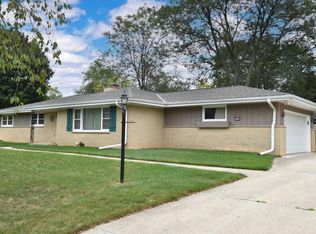 17755 Primrose Ln, Brookfield, WI 53045