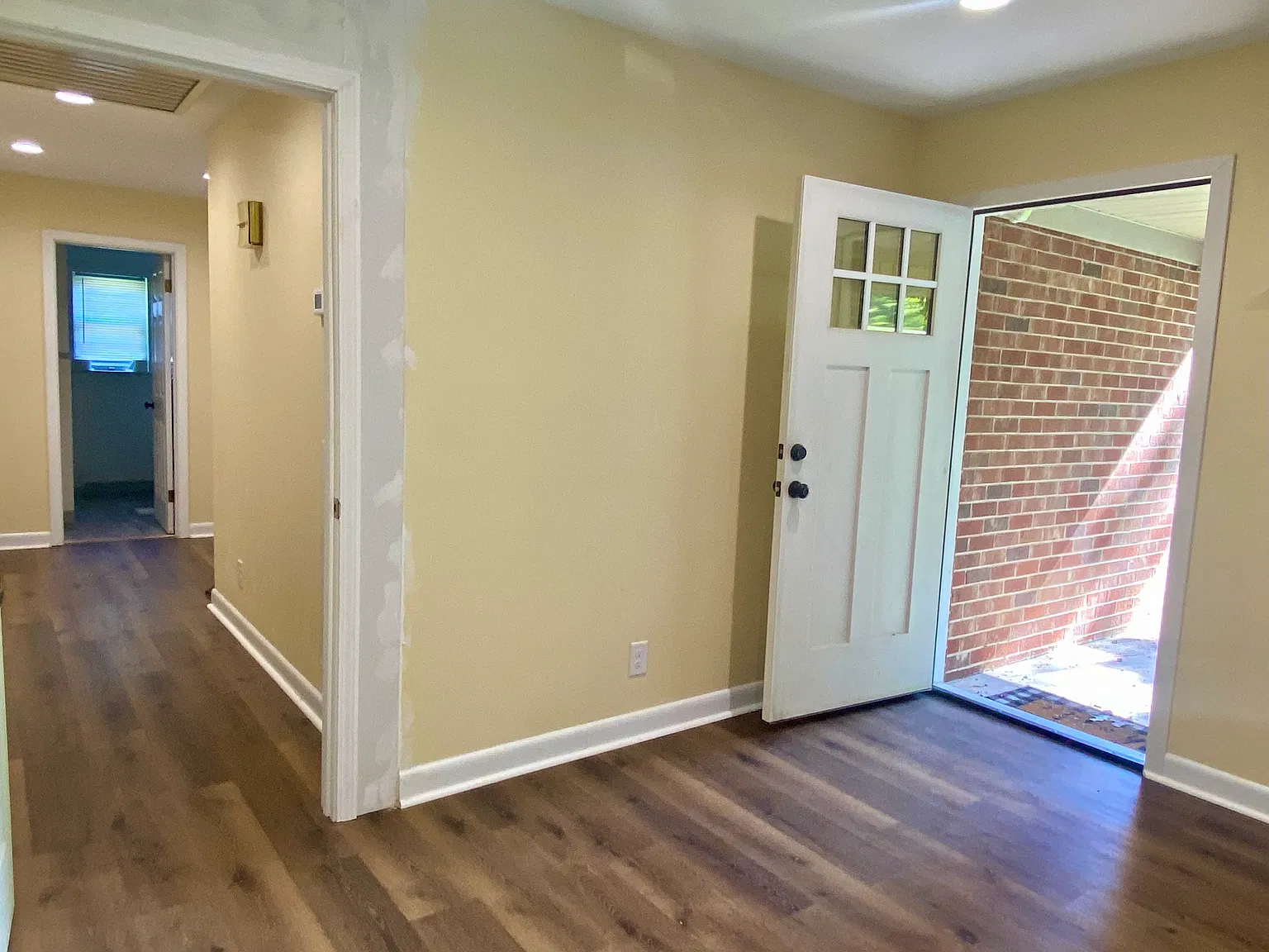 5 bed, 1350 sqft, $2,100 — Photo 2