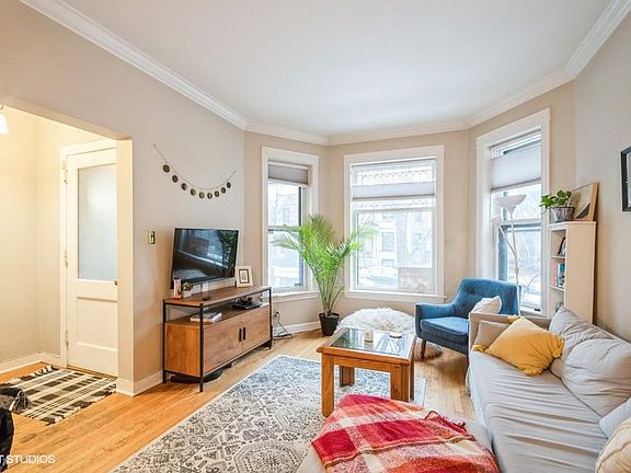 3rd image of 1233 W Newport Ave #1
