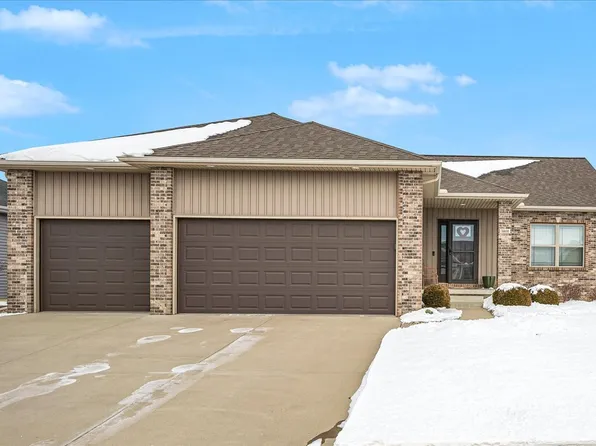 5802 Sugarberry Ave, Bloomington, IL 61705