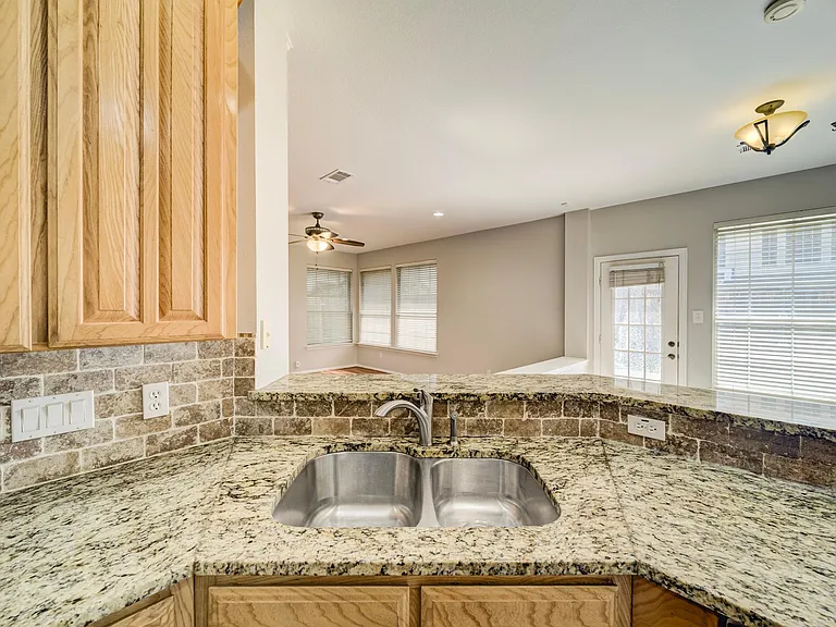 4618 Devonshire Dr — Photo 13