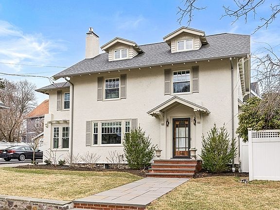 3rd image of 72 Stratford Rd