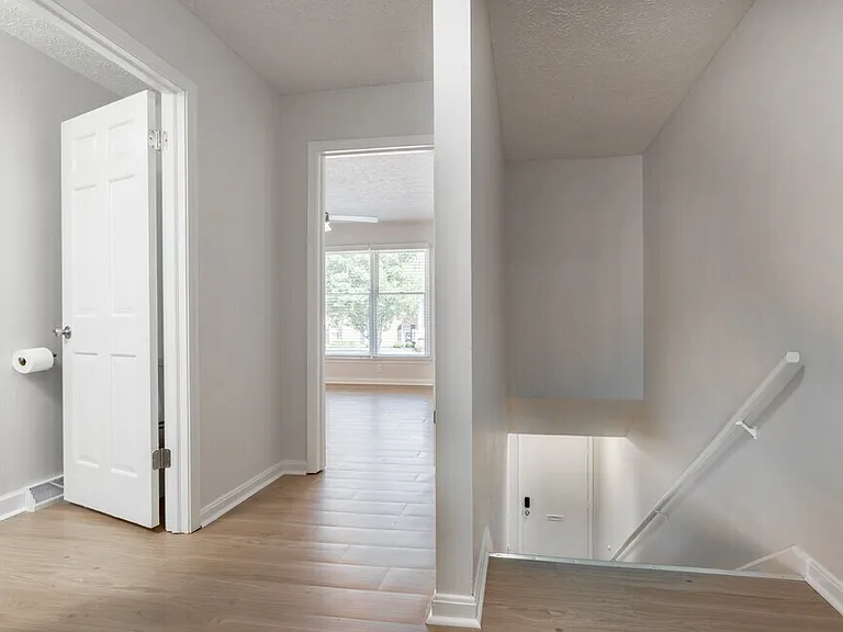 Lochwood Apartments — Photo 16
