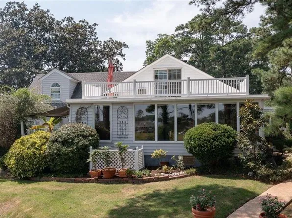 5904 Lee Farm Ln, Suffolk, VA 23435