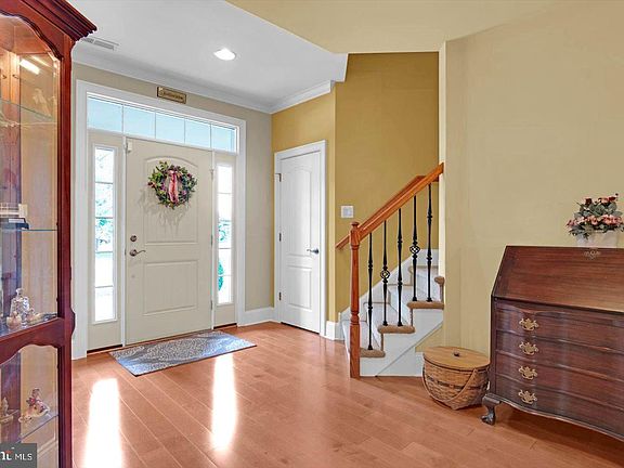 5th image of 32 Harlow Cir