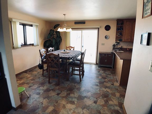 5th image of 141 Cedar Ridge Dr