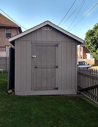 3rd image of 202 W Washington Ave