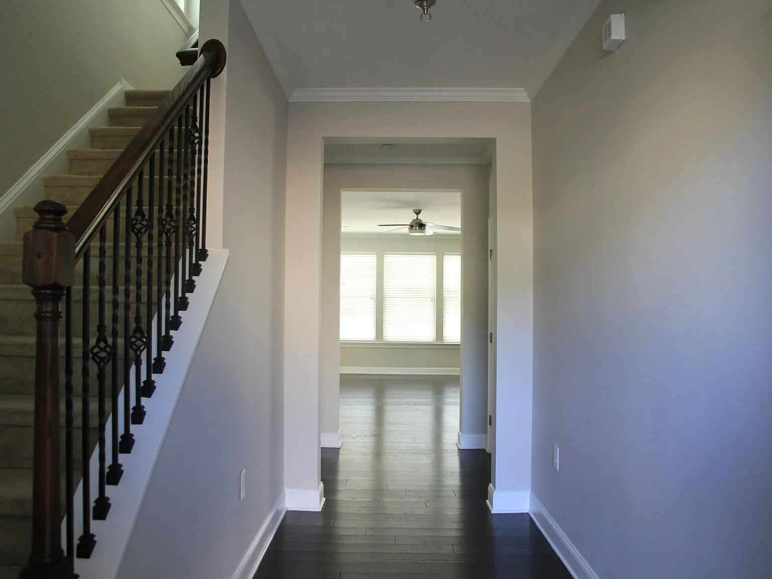 3 bed, 2.5 bath, 2600 sqft, $2,599 — Photo 2