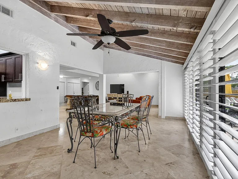 804 Foxpointe Cir — Photo 16