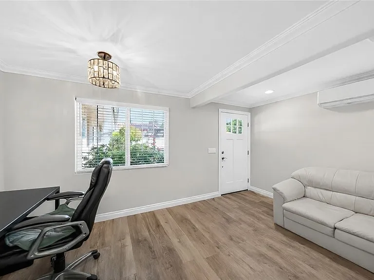 4751 Saint Andrews Ave #B — Photo 2