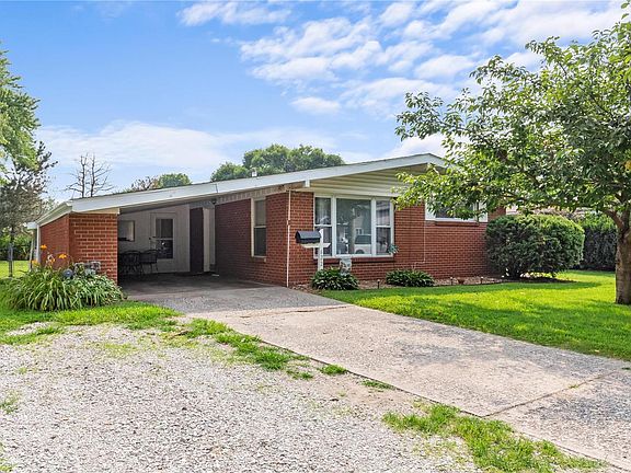 3rd image of 622 Valley Dr
