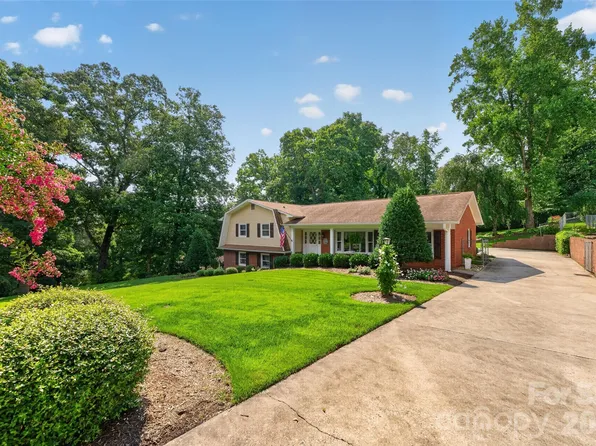 1053 20th Ave NW, Hickory, NC 28601