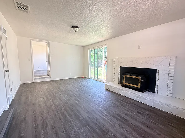 223 E Robinson Ave — Photo 27