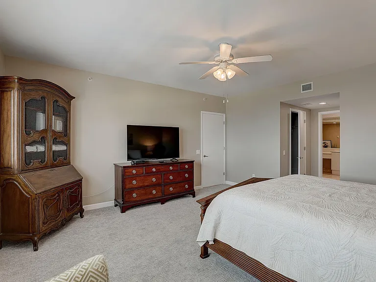 2650 Lake Shore Dr #804 — Photo 18