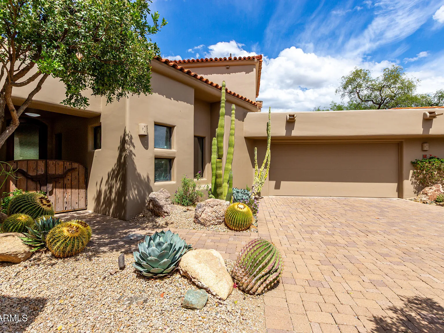 3 bed, 3.0 bath, 2448 sqft, $5,000 — Photo 2