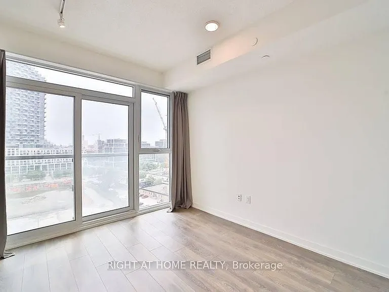 20 Richardson St #905 — Photo 7