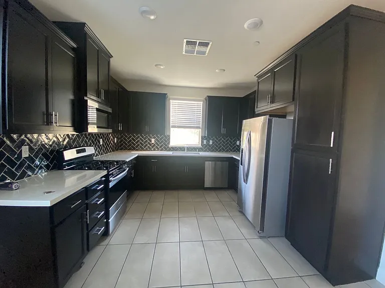 35 Huddlestone Cir — Photo 25