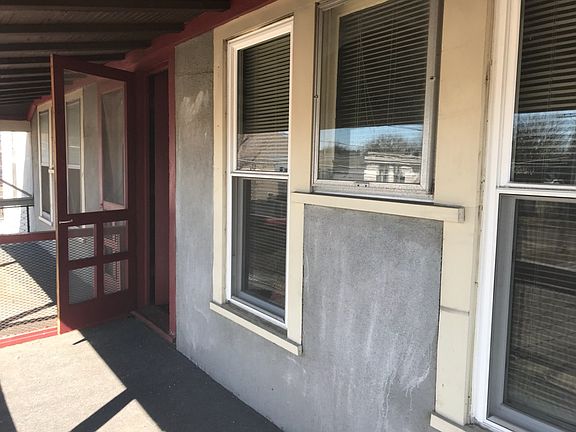 4th image of 670 Fremont Ave NW #2