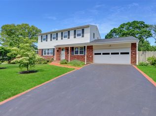 275 Kerry St, Holbrook, NY 11741