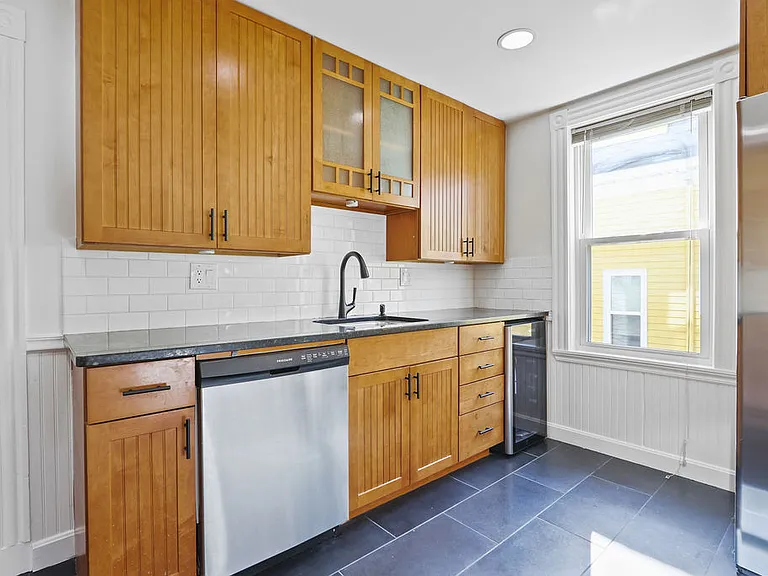 30 Tuttle St #2 — Photo 6