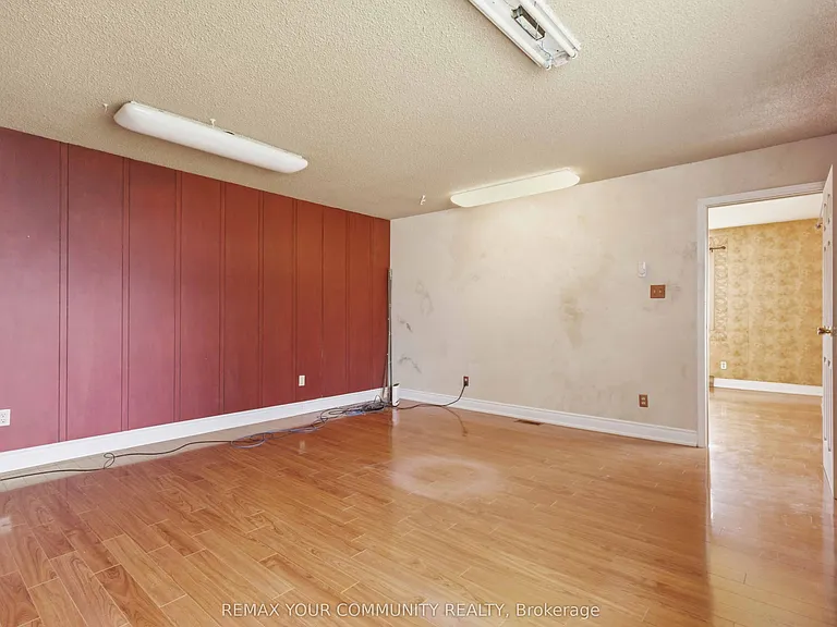 314 The Queensway S — Photo 25