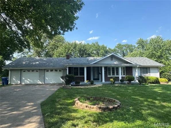 1265 Saint Michael St, Florissant, MO 63031