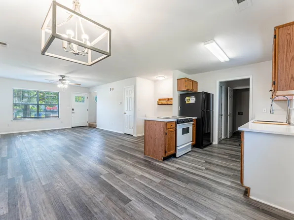 2400-2402 S 16th St, Rogers, AR 72758