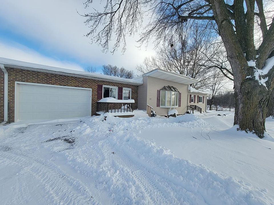 1st image of 875 Larch St