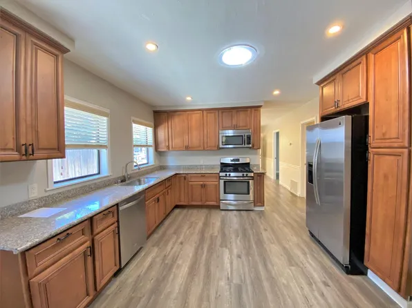 245 Chiquita Ave, Mountain View, CA 94041