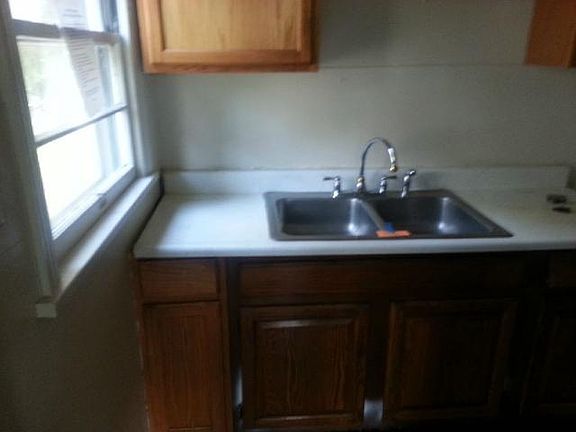 4th image of 1361 Kingsley Ave