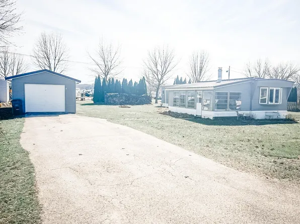 39649 300th St, Bellevue, IA 52031