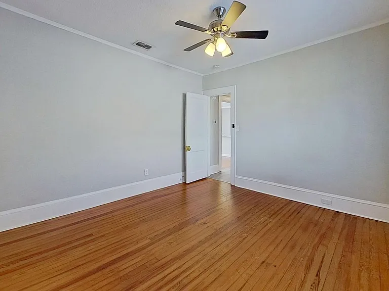 4633 Kingsbury St — Photo 23