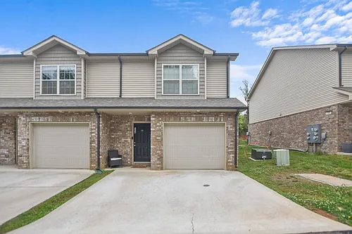 135 Country Ln Photo 1