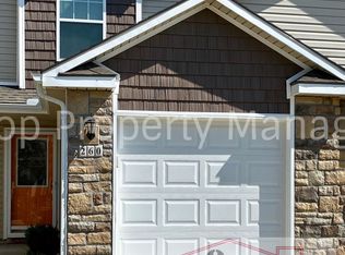 260 Pointe Ln, Raymore, MO 64083