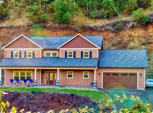 1030 NE Rocky Dr, Roseburg, OR 97470