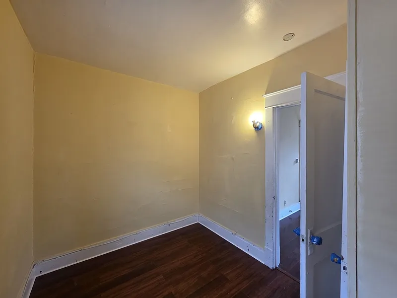 3 bed, 1.0 bath, 1100 sqft, $1,250 — Photo 2