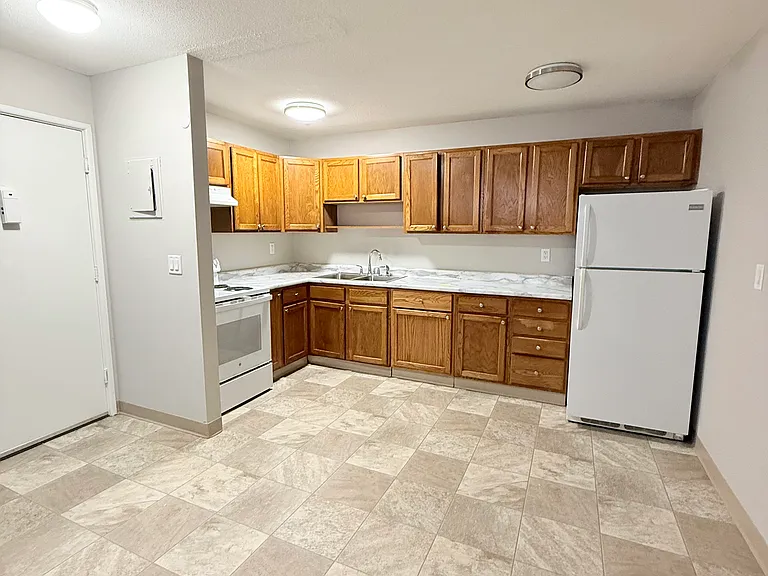 Pine Tree Park Apartments — Photo 14