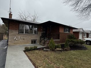 10 Fisher Cres, Hamilton, ON L9C 4N2