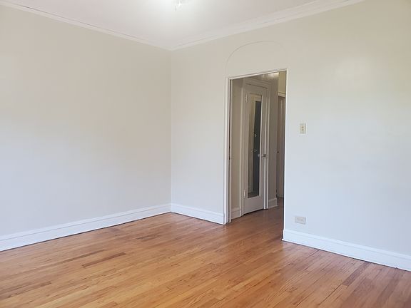 3rd image of 5948 N Artesian Ave #2