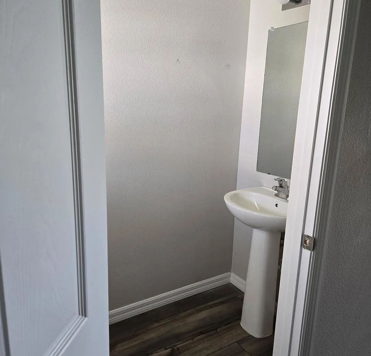 4 bed, 2039 sqft, $2,499 — Photo 4