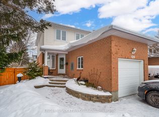 126 Whalings Cir, Ottawa, ON K2S1S4