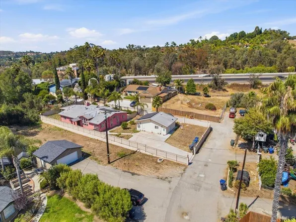 564 Rolling Hills Rd, Vista, CA 92083