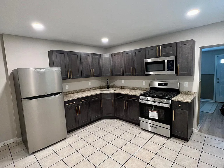 728 Saville Ave — Photo 5